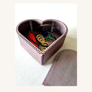 Boîte à bijoux cœur en bois – Coffret cadeau artisanal