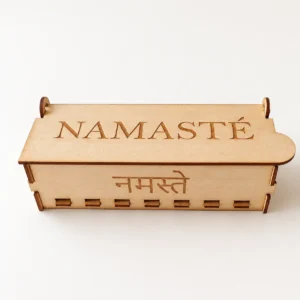 Gravure laser Namasté sur boîte de rangement en bois